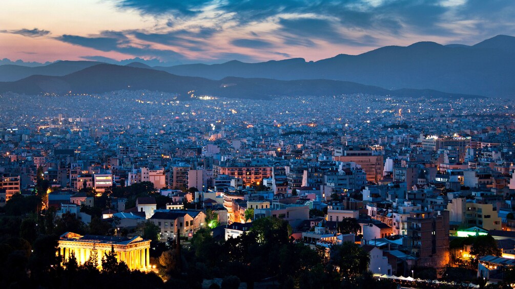 Charger l’élément 5 sur 10. Athens at night