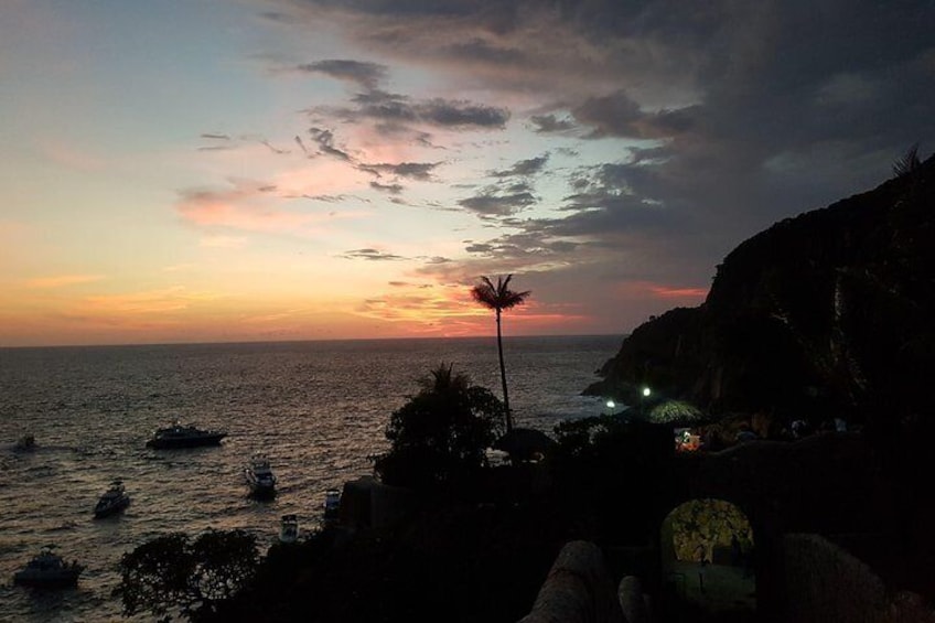 Acapulco Cliff Divers at Night - Luxury 3 Course Dinner 2 or 3 Drinks