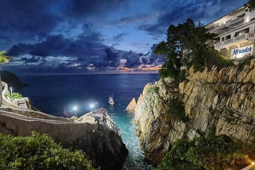 .Iconic Acapulco High Cliff Divers by Night 3 Course Dinner Either 2 or 3 Drinks