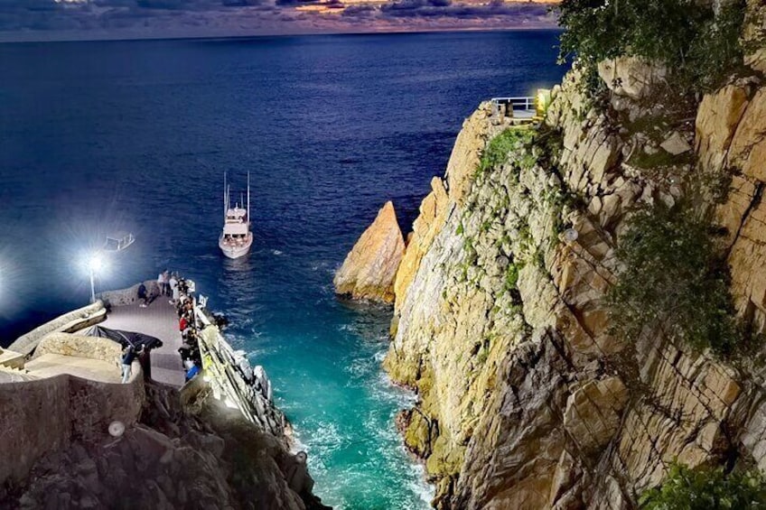 .Iconic Acapulco High Cliff Divers by Night 3 Course Dinner Either 2 or 3 Drinks