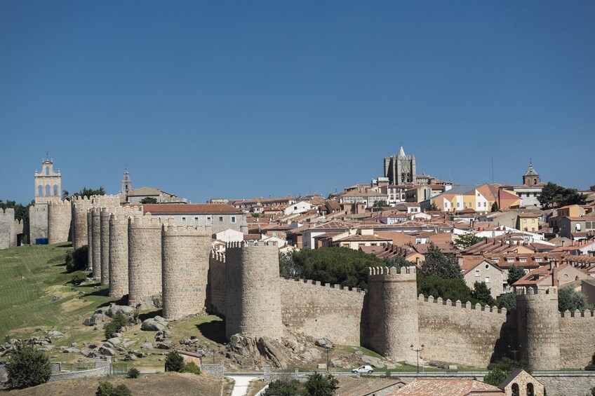 Öppna foto 4 av 8. Avila With Walls & Segovia - Full Day Tour from Madrid