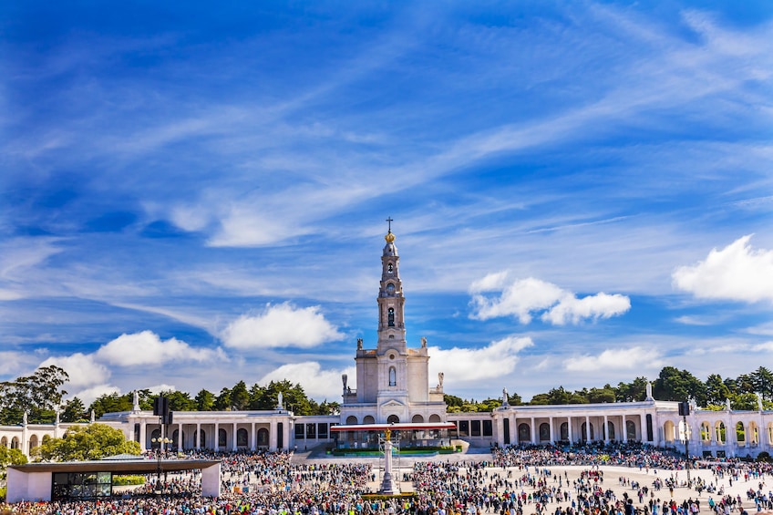 Ãbidos, AlcobaÃ§a, NazarÃ© & FÃ¡tima Full-Day Tour