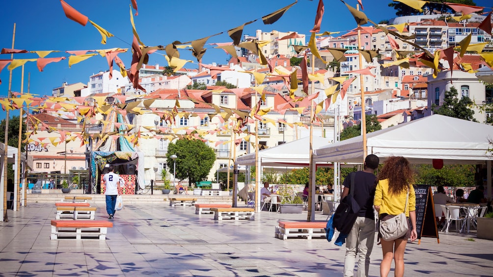 Carregar foto 4 de 12. Walk through Rossio, Lisbon's main square