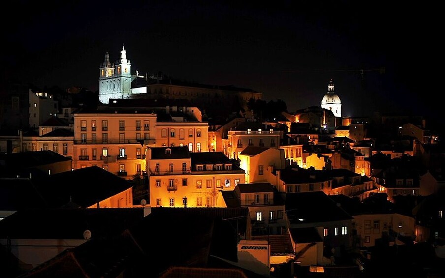 Carregar foto 5 de 9. Lisbon: Small Group Fado Music, Local Tapas & Wine at Sunset