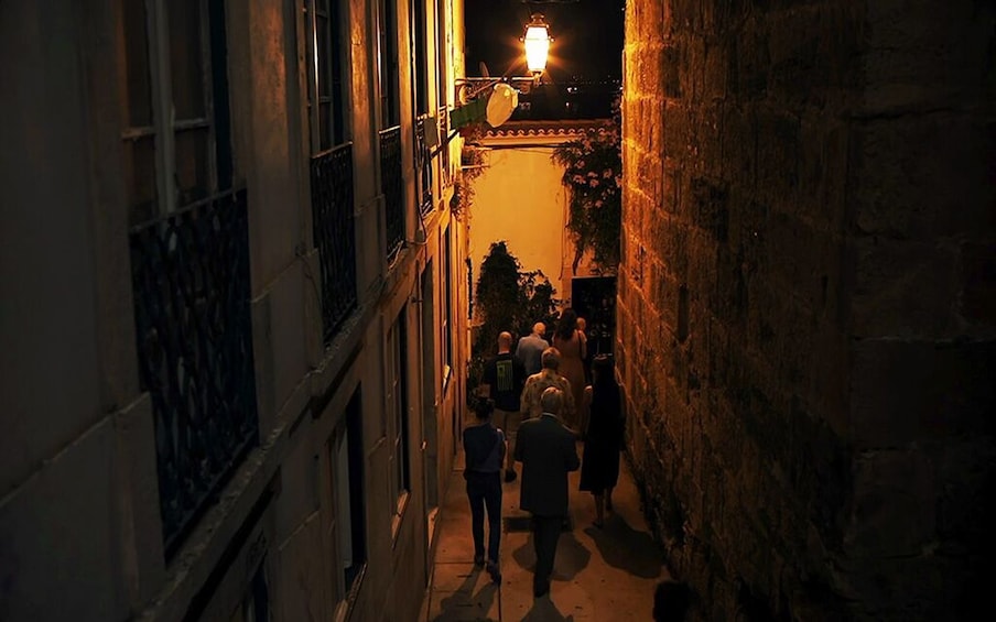Carregar foto 3 de 9. Lisbon: Small Group Fado Music, Local Tapas & Wine at Sunset