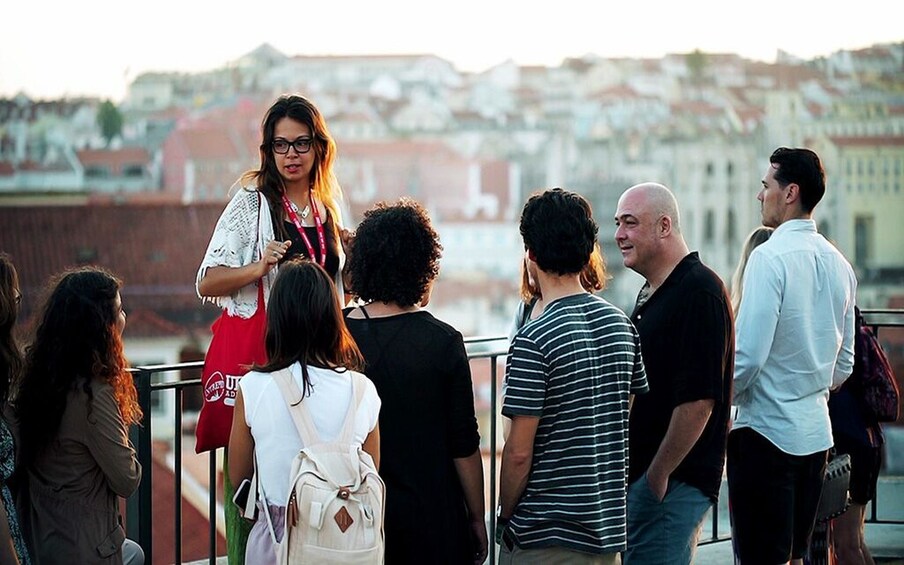 Carregar foto 4 de 9. Lisbon: Small Group Fado Music, Local Tapas & Wine at Sunset
