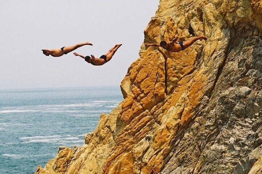 ⭐ APR-16th & 30th - Lucha Libre MUCHO Beer & Dinner + High Cliff Divers Show