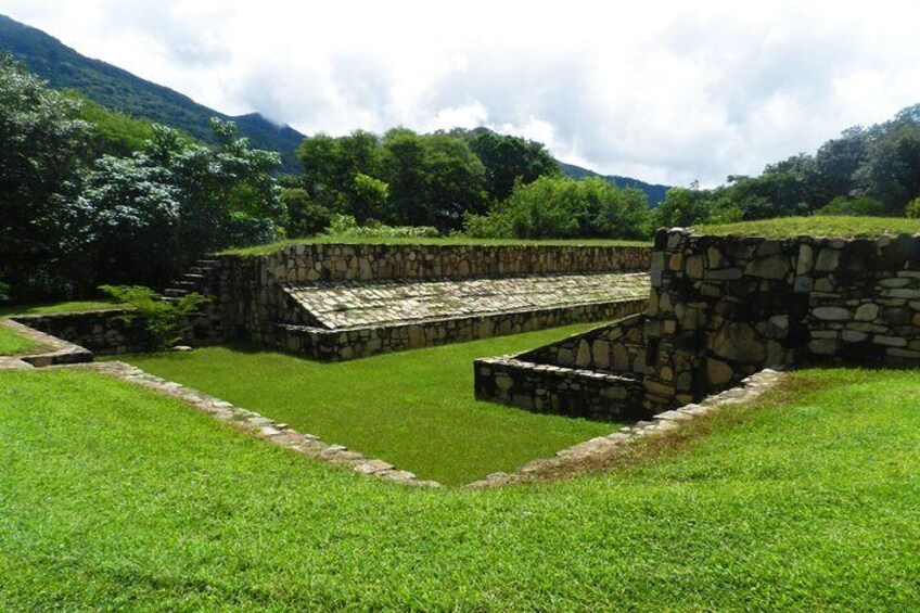 Tehuacalco Ruins Archaeological Site Tour from Acapulco with LUNCH