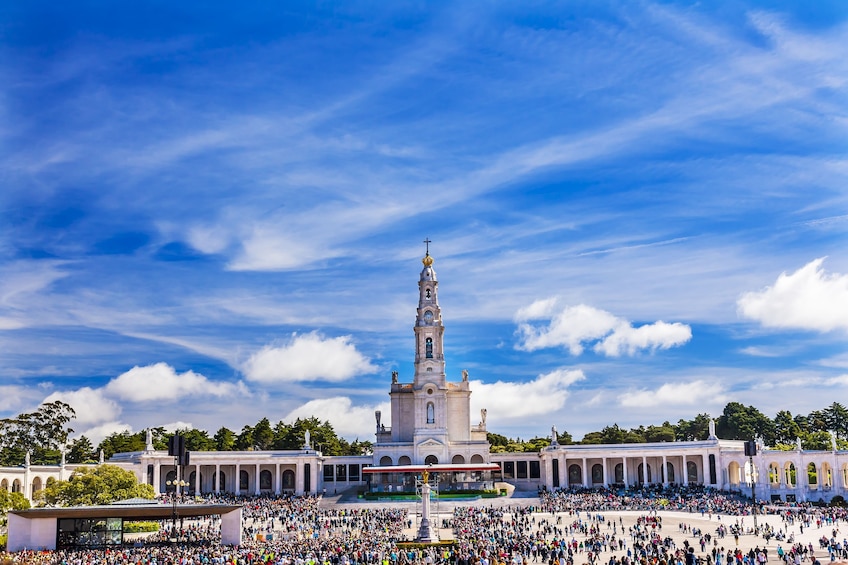 Óbidos, Nazaré & Fátima Small-Group Full-Day Tour