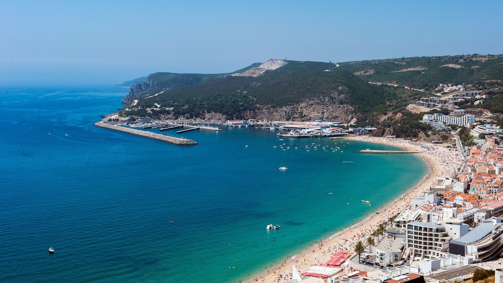 Apri foto 5 di 5. Coastal fishing village of Sesimbra, Portugal