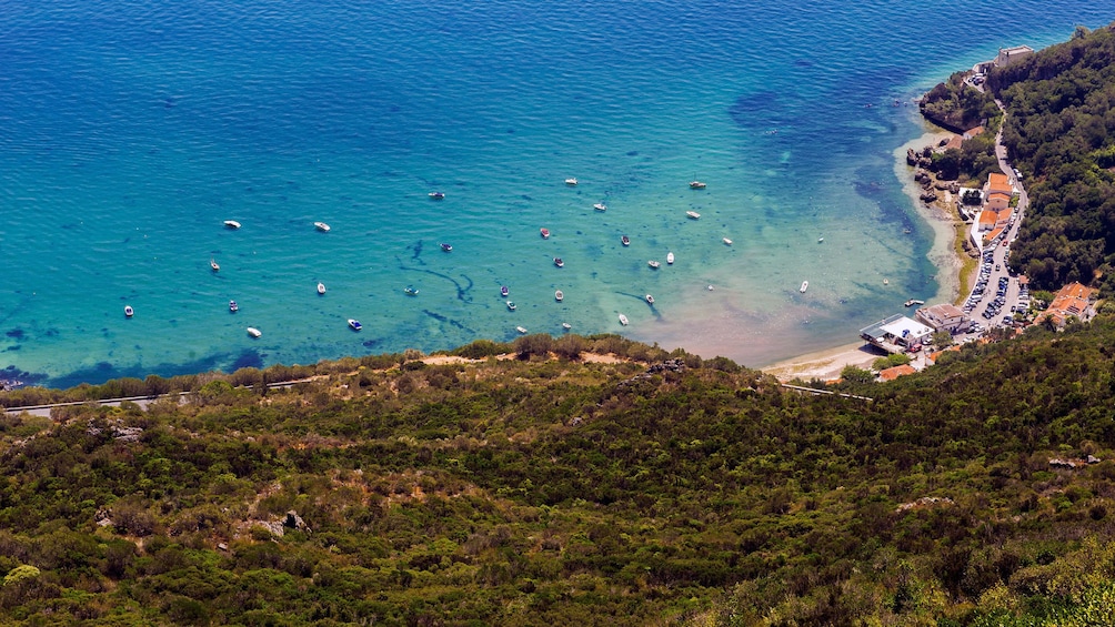 Apri foto 3 di 5. Aerial view of Sesimbra, a fishing village in Portugal