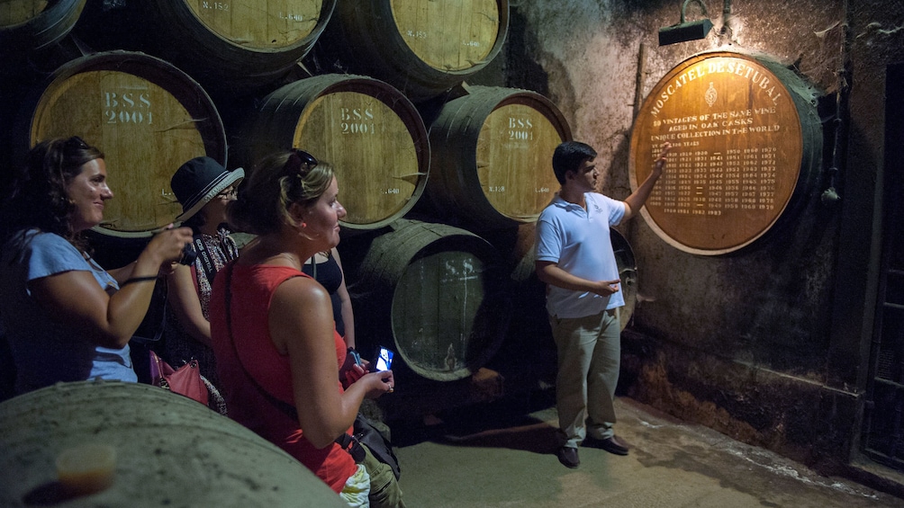 Apri foto 4 di 5. Underground wine cellar in Portugal