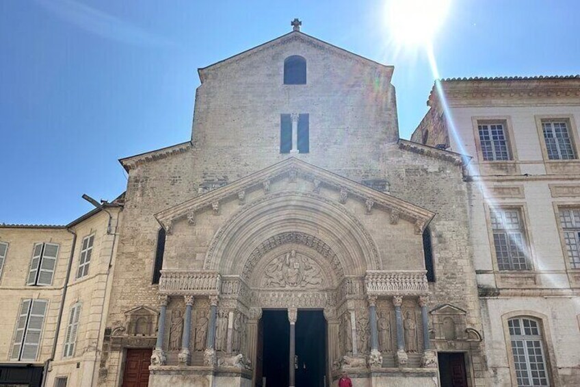 Marseille Shore Excursion: Private Day Trip to Arles, Les Baux de Provence and Saint Remy de Provence