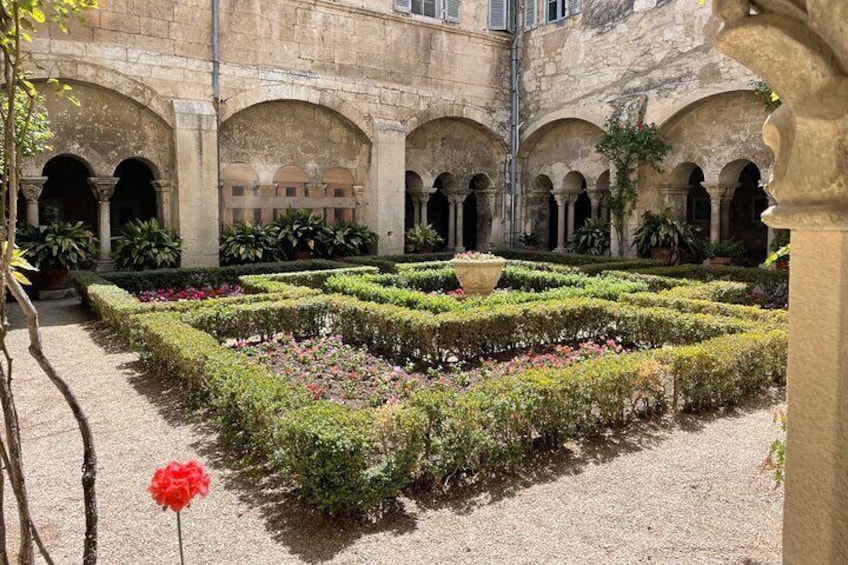 Private Day Trip to Arles Les Baux de Provence and Saint Remy de Provence