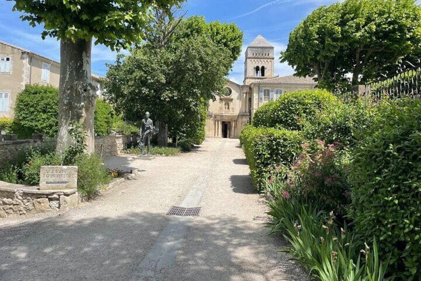Private Day Trip to Arles Les Baux de Provence and Saint Remy de Provence