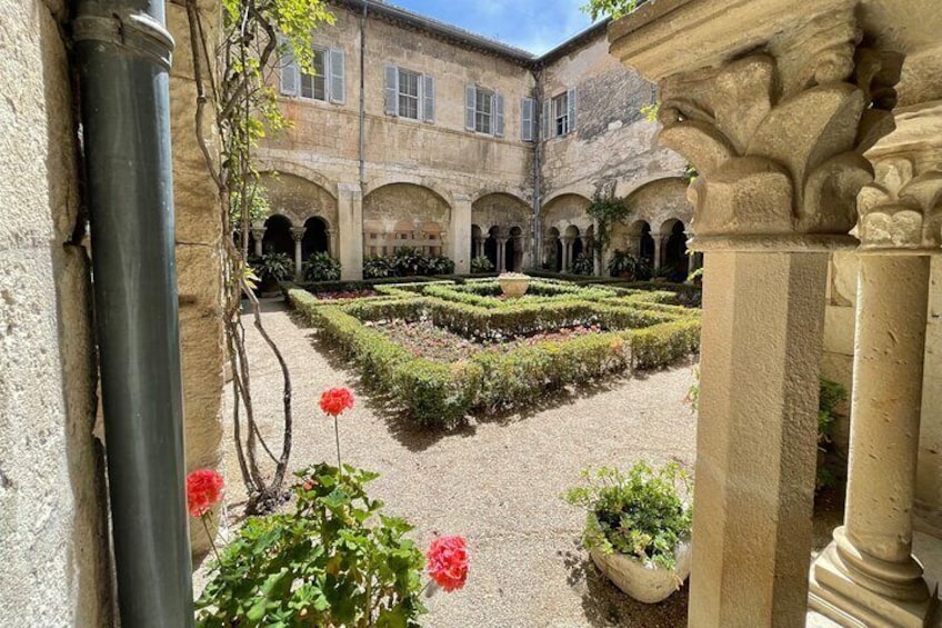Private Day Trip to Arles Les Baux de Provence and Saint Remy de Provence