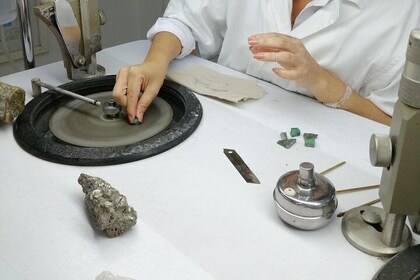 Emerald's Polishing Workshop and Museum Tour