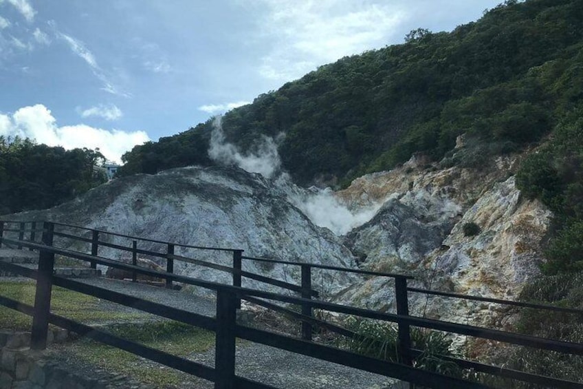 Guided tour of the volcano with the sulphur springs