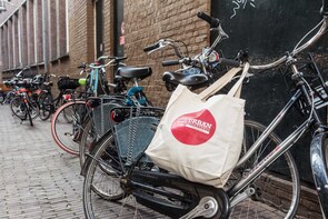 Amsterdam: Small-Group City Bike Tour