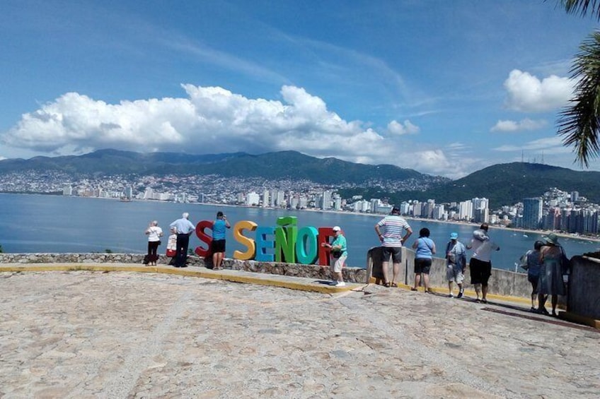 CITY TOUR WITH ELVIRA´S TOURS, BEST ACAPULCO TOUR GUIDE