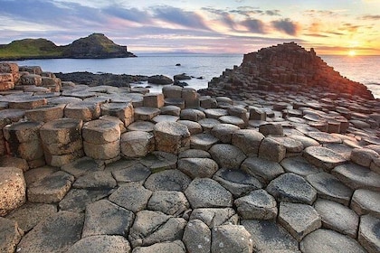 Private luxury Mercedes Giants Causeway and tour of Belfast 7 hrs