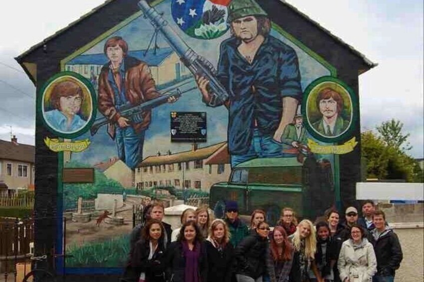 Cab tour Belfast famous taxi private 2hr adventure mural,history
