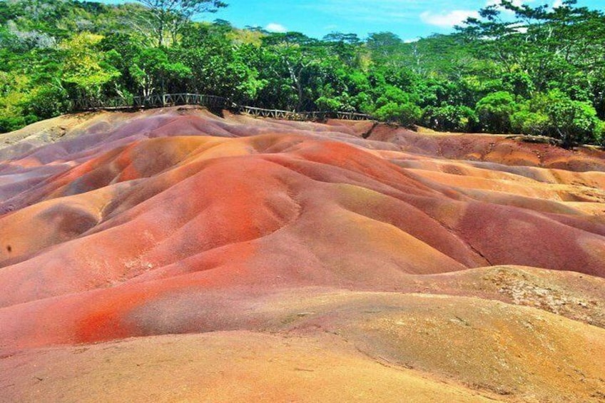 Chamarel 7 colored earth 