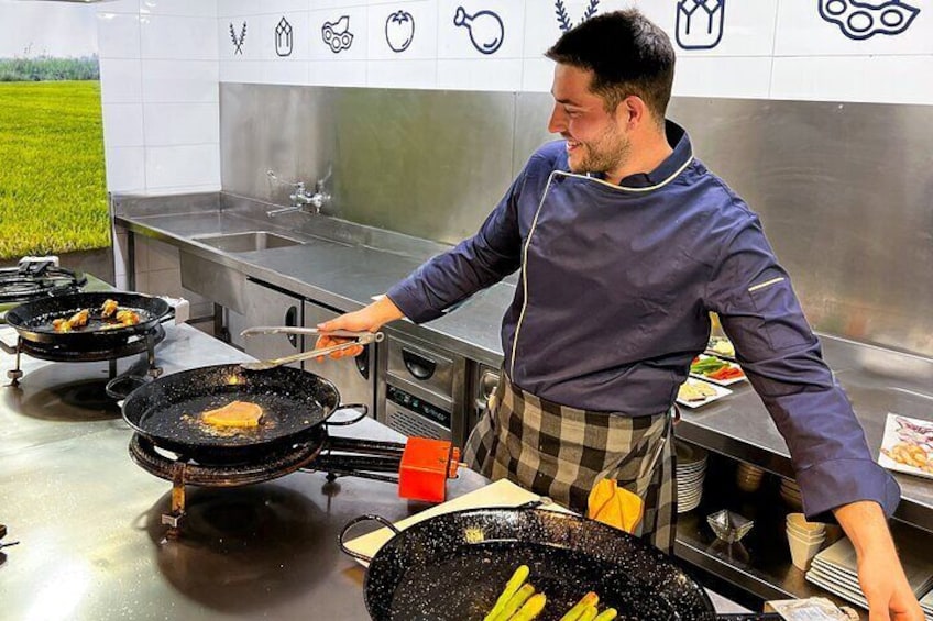 Paella Cooking Class with Valencia Central Market Tour