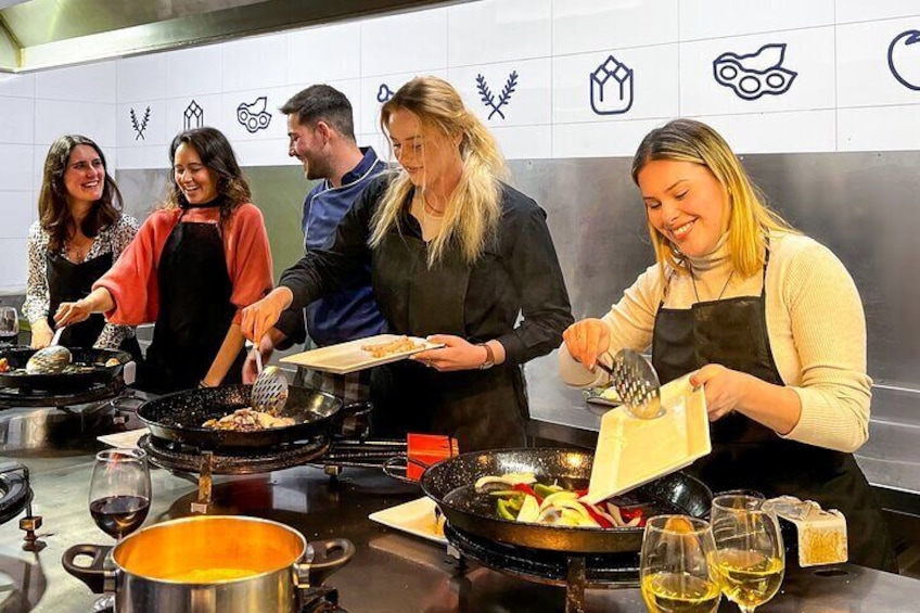 Paella Cooking Class, Wine Tasting & Central Market in Valencia