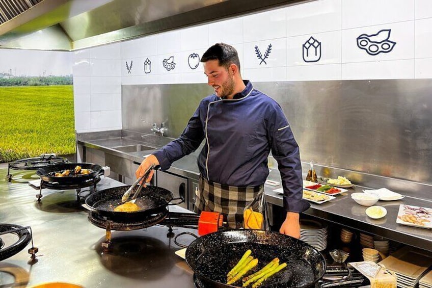 Paella Cooking Class with Valencia Central Market Tour