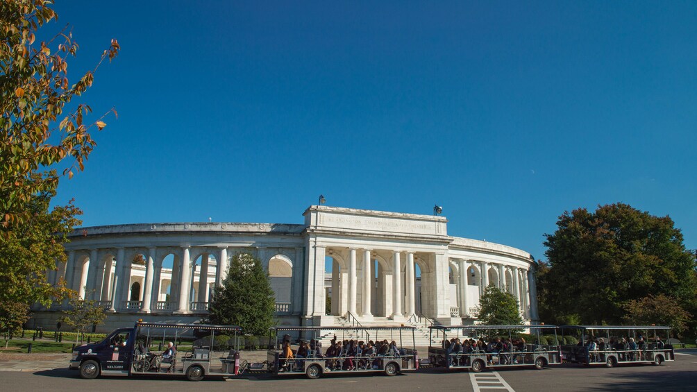 DC Hop On-Off Tour + Arlington Cemetery Tour + Water Taxi
