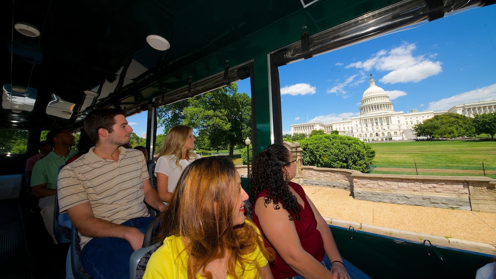 DC Hop On-Off Tour + Arlington Cemetery Tour + Water Taxi