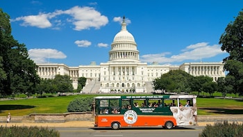 DC Hop On-Off Tour + Arlington Cemetery Tour + Water Taxi