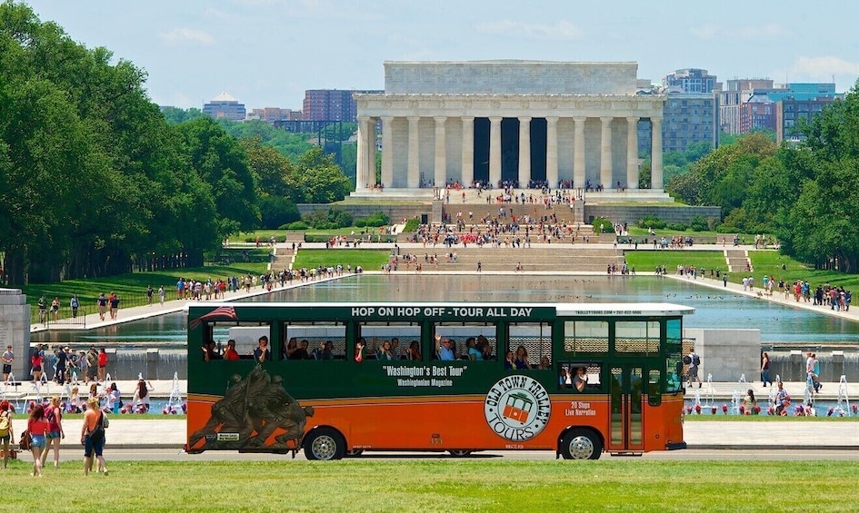 DC Hop On-Off Tour + Arlington Cemetery Tour + Water Taxi