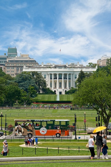 DC Hop On-Off Tour + Arlington Cemetery Tour + Water Taxi