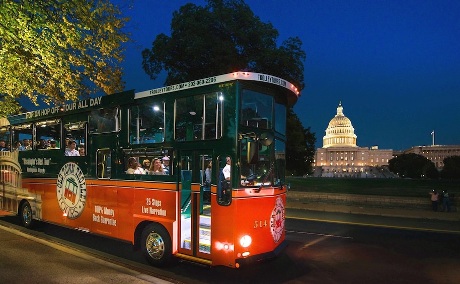 Washington DC National Monuments by Moonlight Trolley Tour