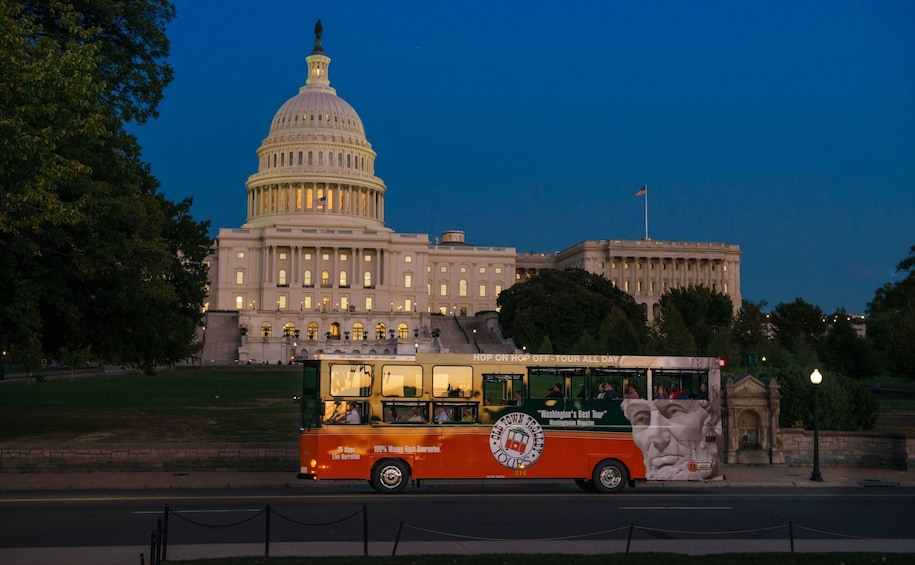 Washington DC National Monuments by Moonlight Trolley Tour