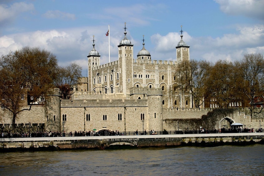 Tower of London, Private cruise, St Paul's & Harrods Tea