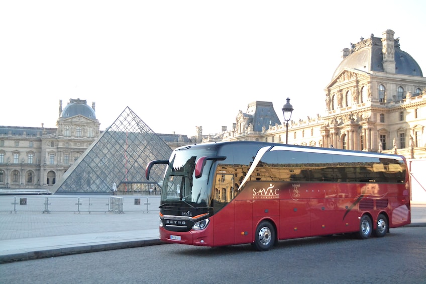 Paris Guided Tour with Fast Entry to Eiffel Tower & Lunch