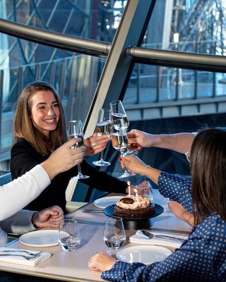 Paris Guided Tour with Fast Entry to Eiffel Tower & Lunch