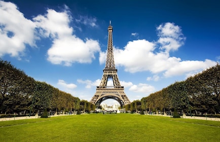 Excursion guidée d'une journée à Paris au départ de Londres avec déjeuner e...