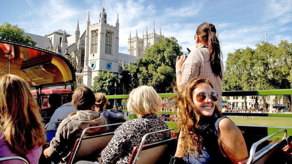 Vintage Double-Decker London Tour with River Cruise