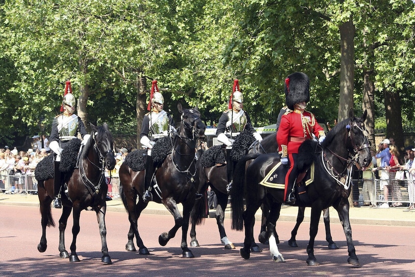 Vintage Double-Decker London Tour with River Cruise