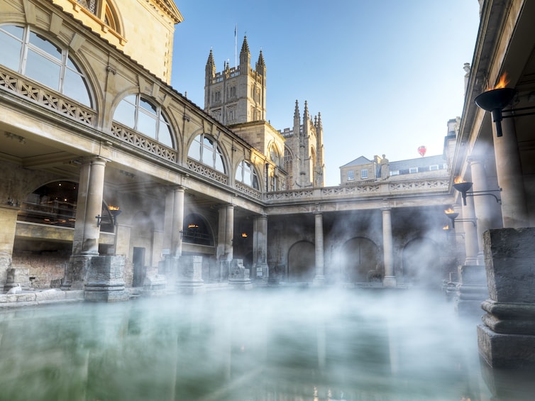 Windsor Castle,Roman Bath & Stonehenge Tour