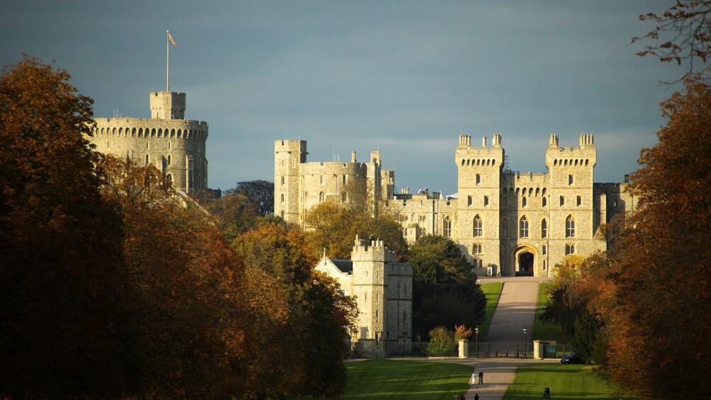 windsor castle and front lawns in London
