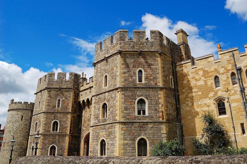 Windsor Castle,Roman Bath & Stonehenge Tour