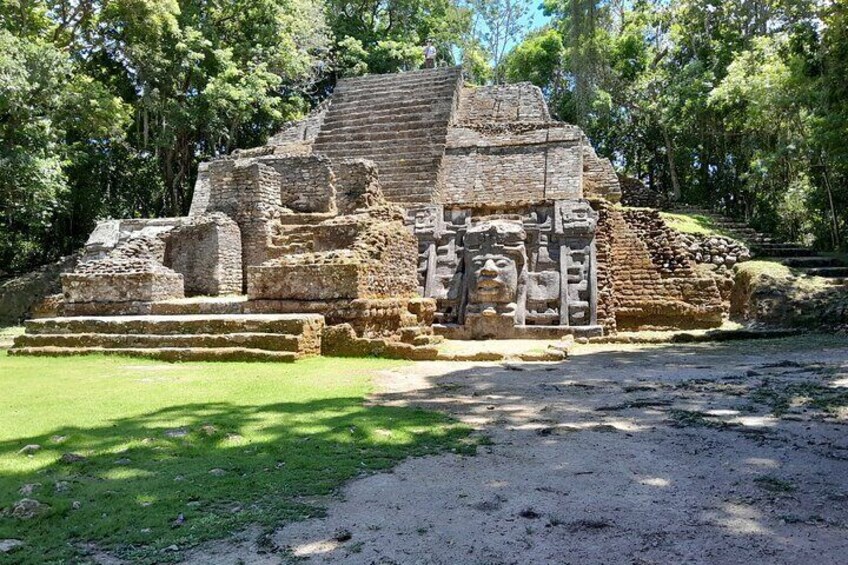 Lamanai Temples, River Cruise, Bird Watching and Monkeys from Belize City