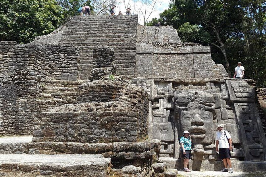 Lamanai Temples, River Cruise, Howler Monkeys, Birdwatching.