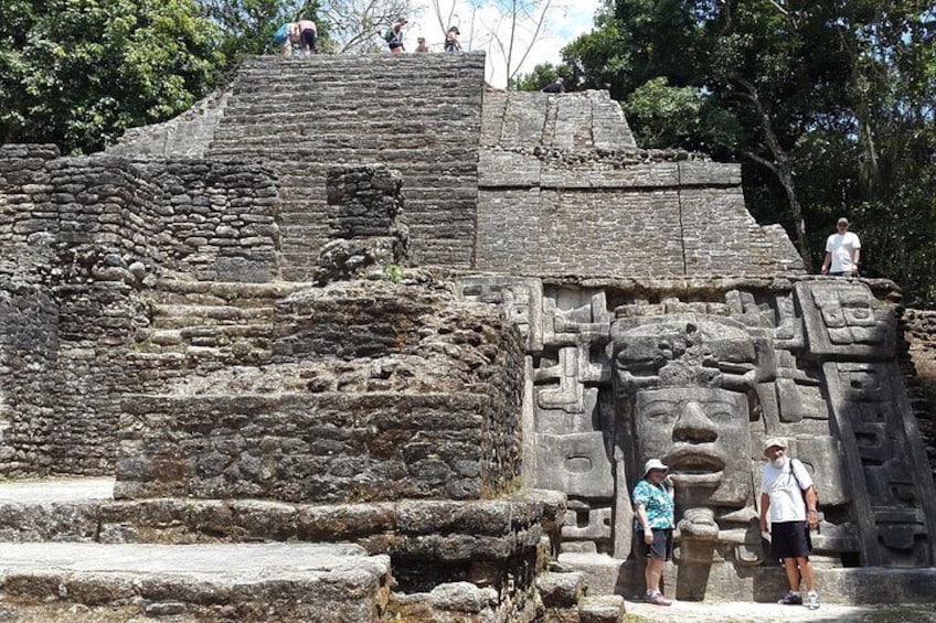 Lamanai Temples, River Cruise, Howler Monkeys, Birdwatching.