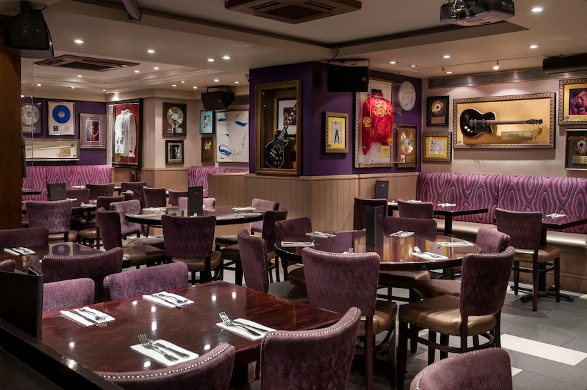 Hard Rock Cafe London Dining with Priority Seating